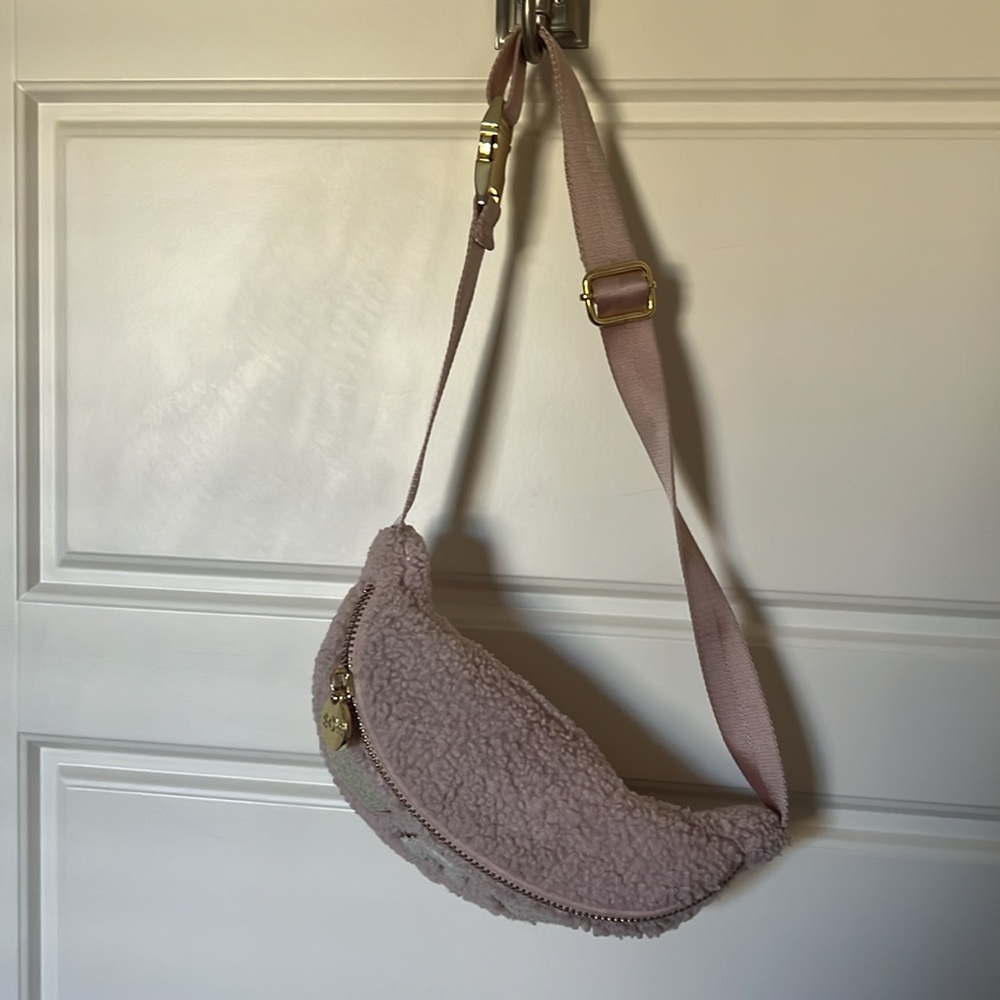 Stoney clover fuzzy fanny pack pink - Picture 2 of 5